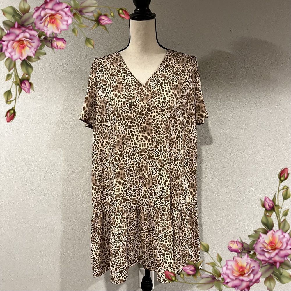 Animal print short sleeve loose fit v-neck dress‎